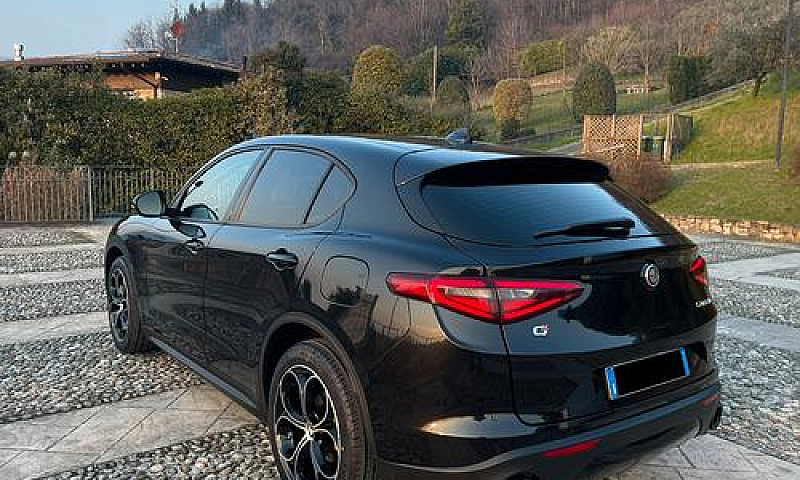 Alfa Romeo Stelvio 2...