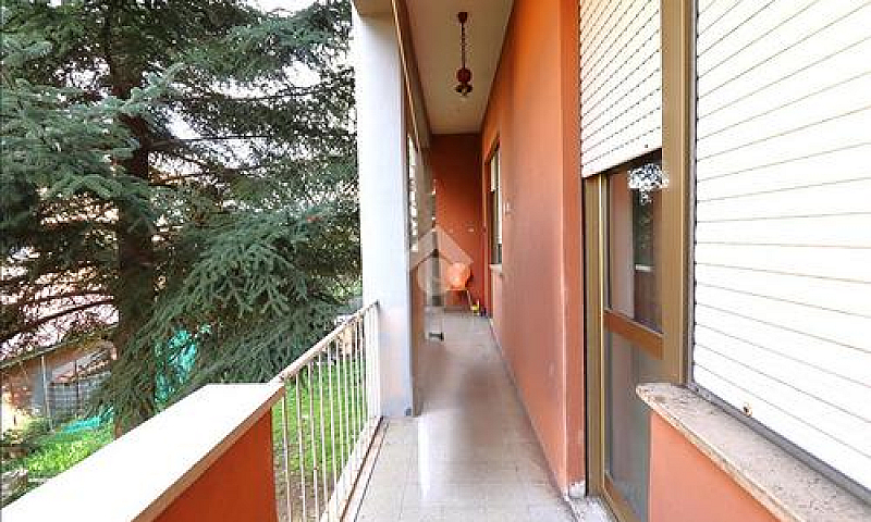 3 Locali A Terni...