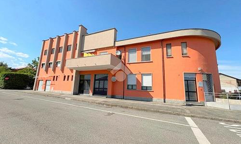 2 Locali A San Mauri...