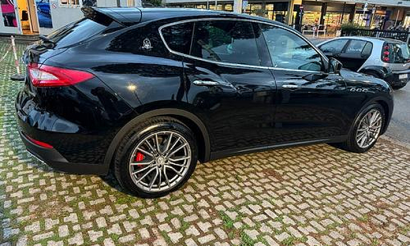 Maserati Levante V6 ...