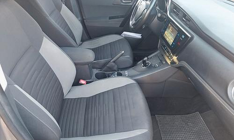 Toyota Auris 1.8 Hyb...
