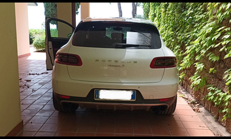 Porsche Macan S...