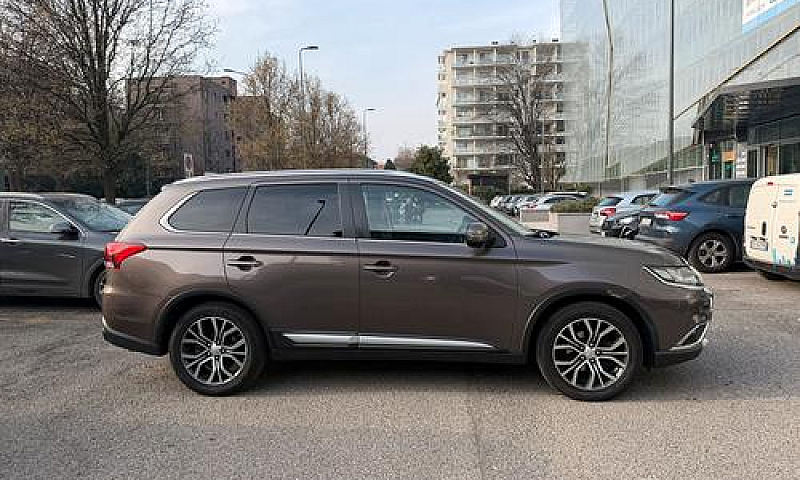 Mitsubishi Outlander...