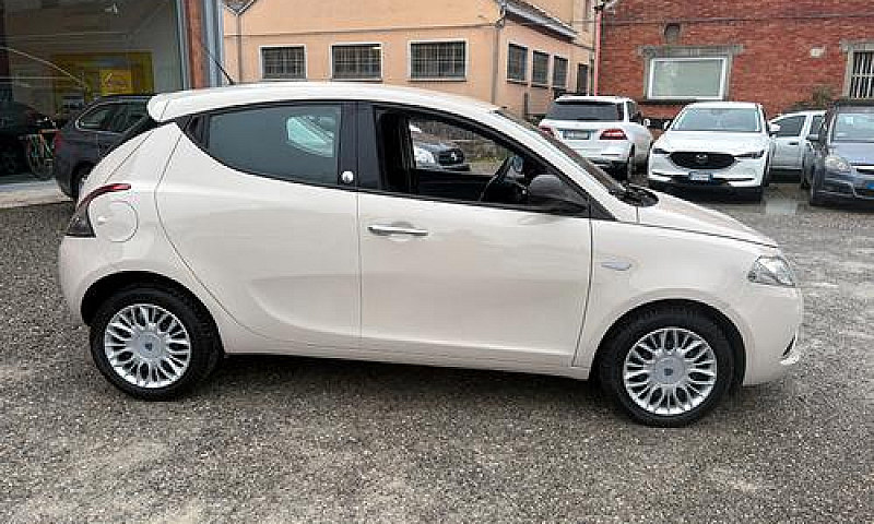 Lancia Ypsilon 1.2 G...