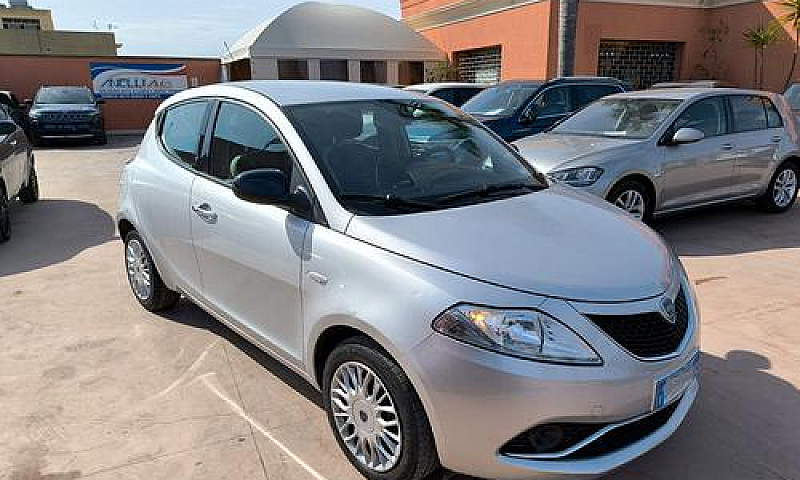 Lancia Ypsilon 1.3 M...