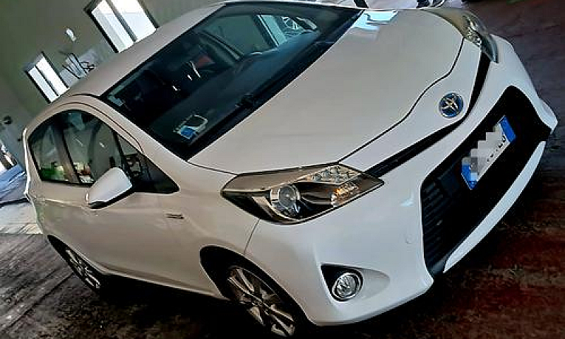 Toyota Yaris Ibrida ...