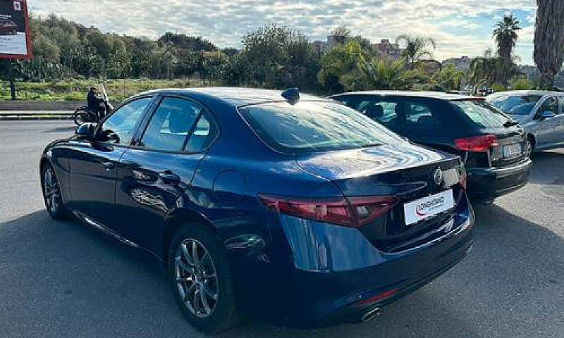 Alfa Romeo Giulia 2....