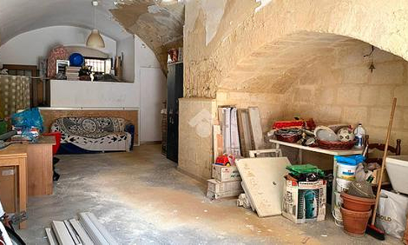 2 Locali A Barletta...