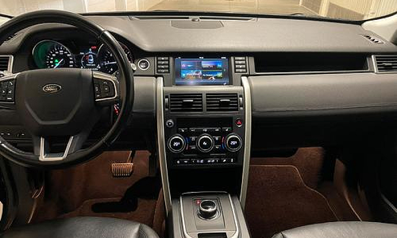 Land Rover Discovery...