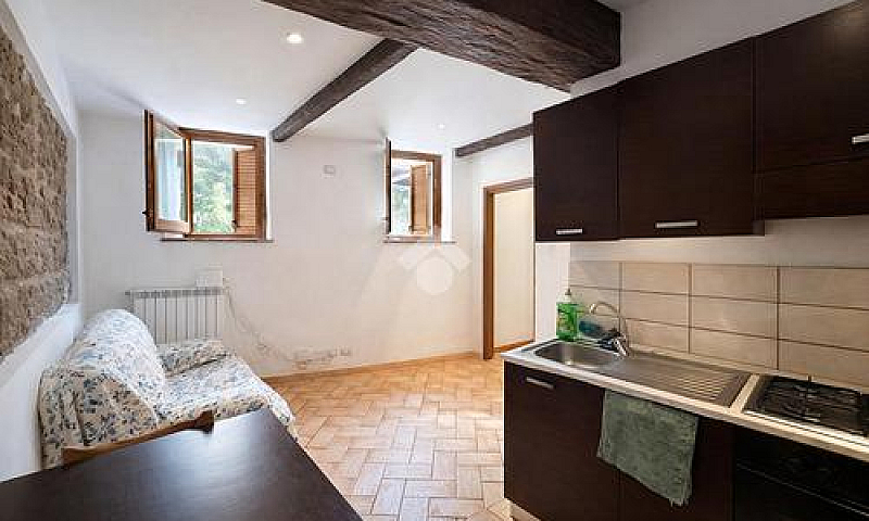 2 Locali A Viterbo...