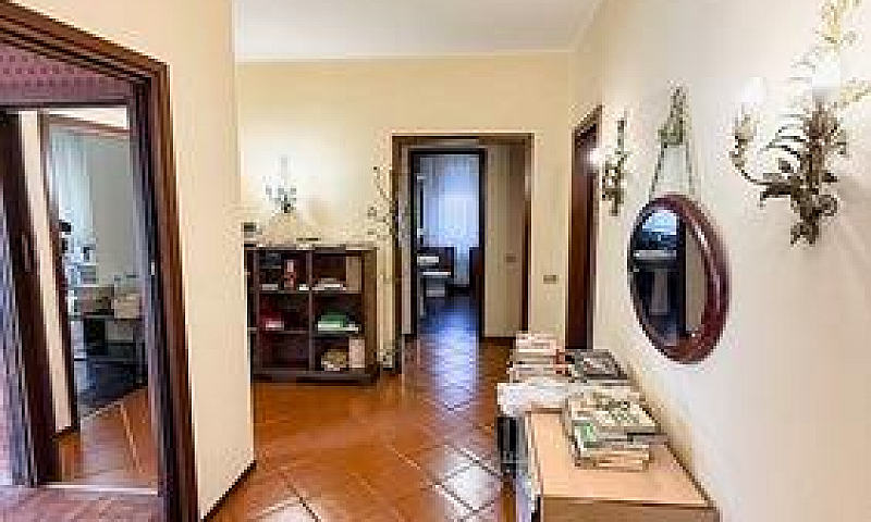 Appartamento Con Tre...