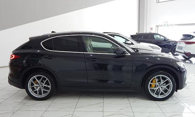 Alfa Romeo Stelvio 2...