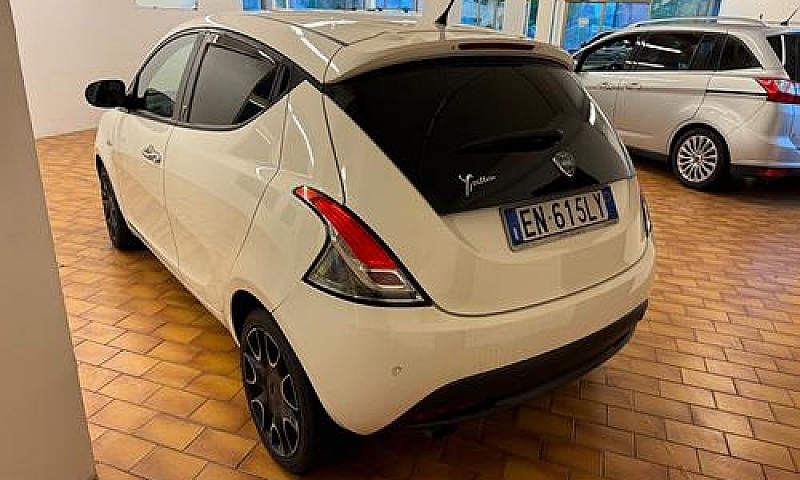 Lancia Ypsilon 1.3 M...