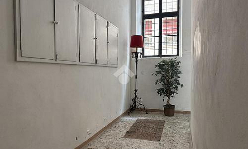 2 Locali A Ferrara...