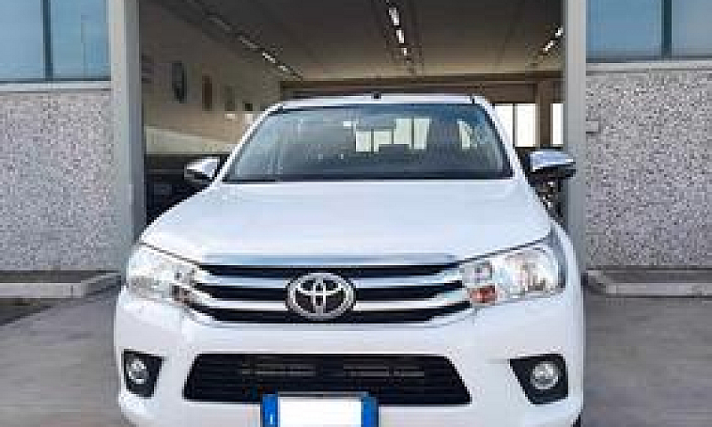 Toyota Hilux 2.4 D-4...