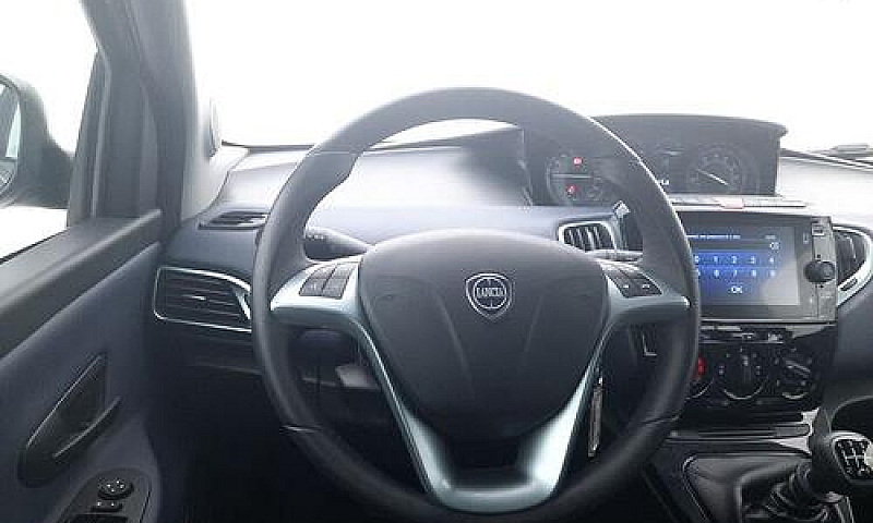 Lancia Ypsilon Hybri...