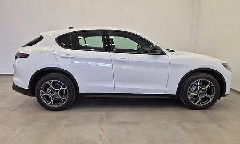 Alfa Romeo Stelvio 2...