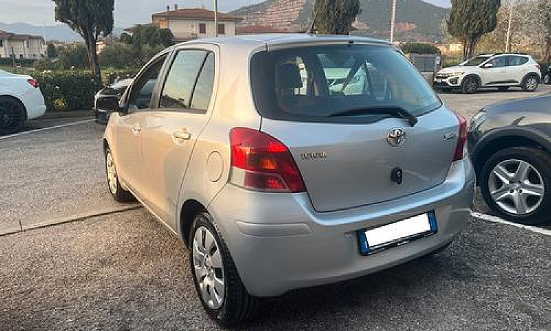 Toyota Yaris 1.0 5 P...