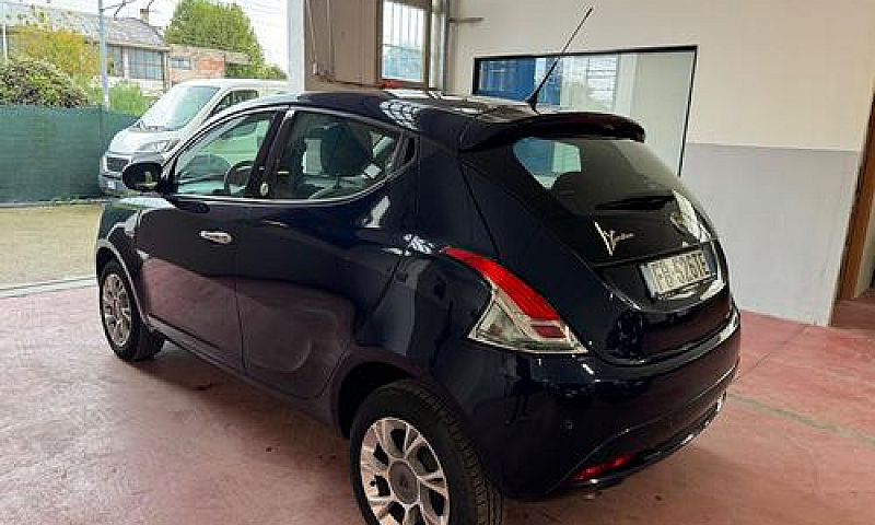 Lancia Ypsilon 0.9 T...