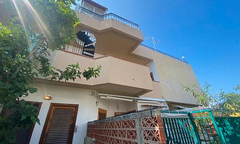 Trivani Con Veranda ...