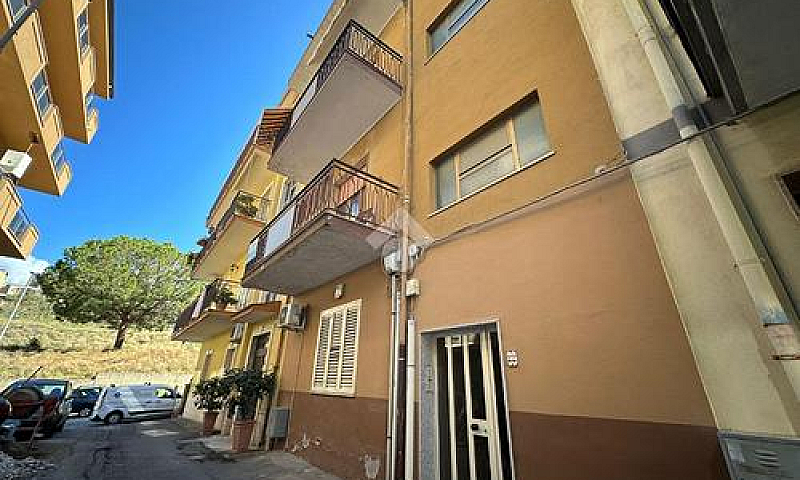 3 Locali A Reggio Di...