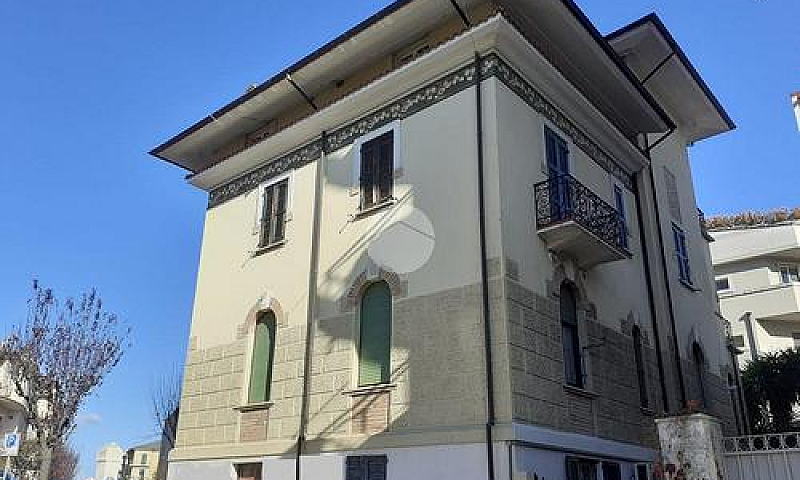 4 Locali A Cosenza...