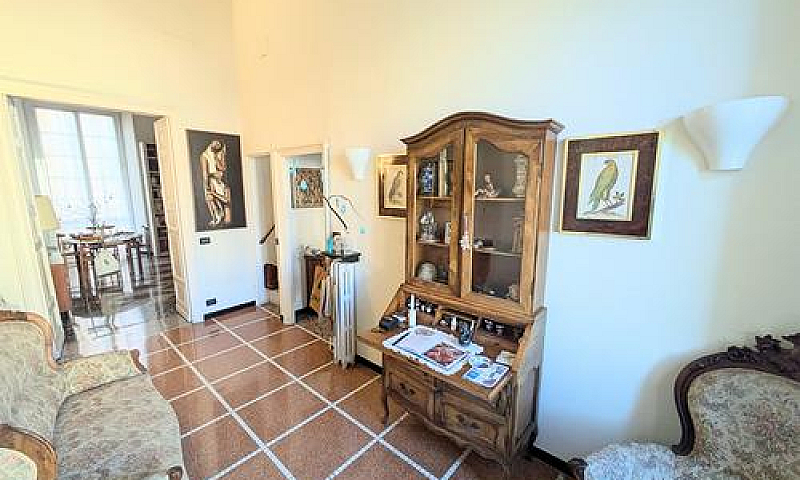 Appartamento A Genov...
