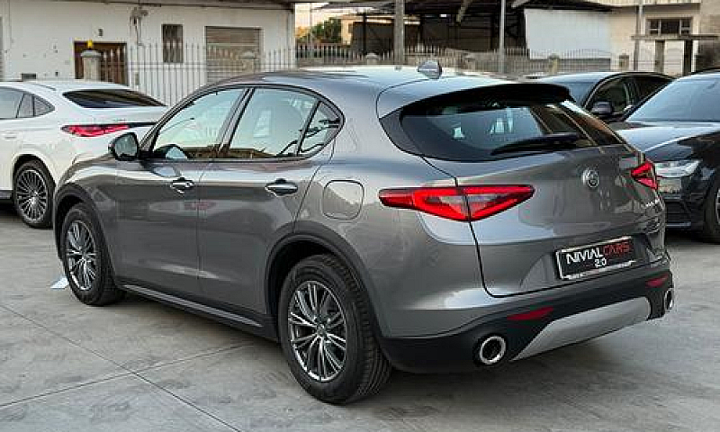 Alfa Romeo Stelvio 2...