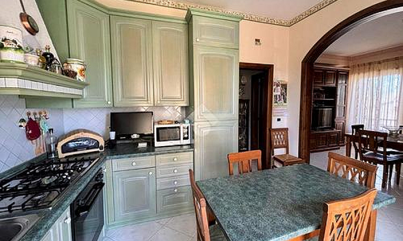3 Locali A Grotte Di...