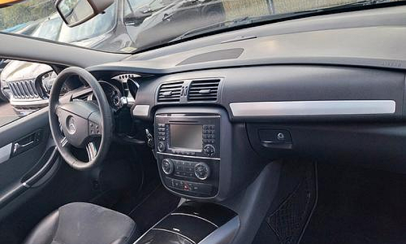 Mercedes-Benz R 320 ...