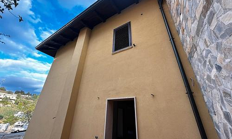 Prestigiosa Villa Su...
