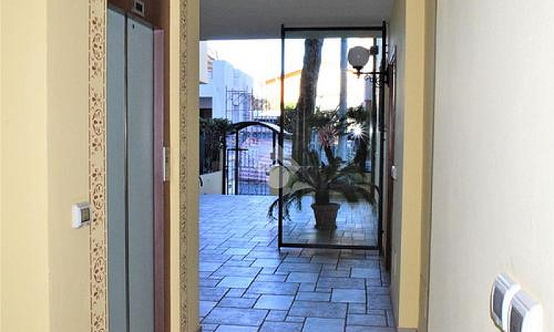3 Locali A Riccione...