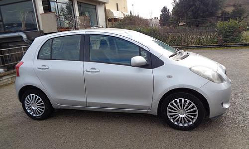 Toyota Yaris 1.0 5 P...