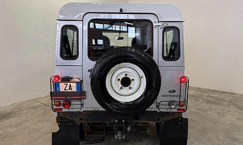 Land Rover Defender ...