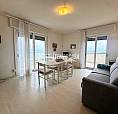 Cinque Locali Con Ampio Terrazzo Fronte Mare!