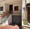 3 Vani Con Cantinato E Giardino Zona Montrone Via