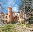 Palazzo / Stabile Di 3200 M² Con Più Di 5 Locali A