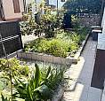 Graziosa Casetta Su Due Livelli Con Giardino