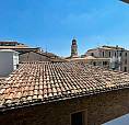Con Una Vista Mozzafiato Sui Tetti Maceratesi