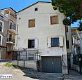 Palazzo / Stabile Di 237 M² Con Più Di 5 Locali A 