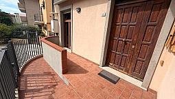 No Condominio Con Corte E Garage