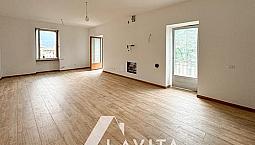 Quadrilocale Con Balcone A Egna