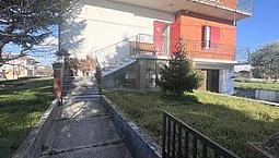 Ampio Appartamento Tricamere Con Accessori