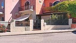 Casa Bifamiliare Indipendente Con Giardino