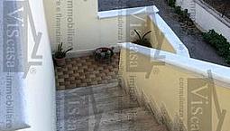 Ampio Trivani Indipendente Con Terrazzo E Box Auto