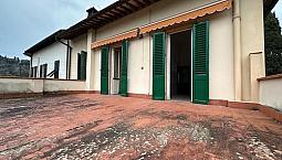 Raro Appartamento Con Terrazza Abitabile