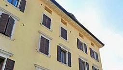 Ospedale: 2 Camere Doppie In Stabile Restaurato