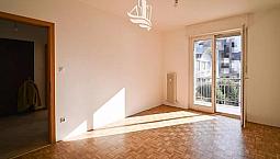 Trilocale Con Due Balconi E Garage A Laives