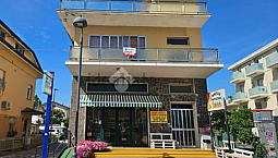 Negozio + Appartamento