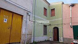 Florinas Bilocale Con Cortile